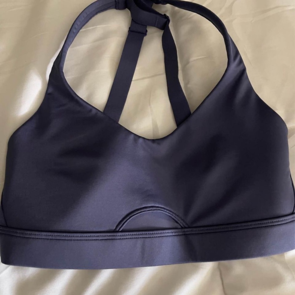 Women's Victoria's
Secrets Sports Bra - EUC
Size X-Small